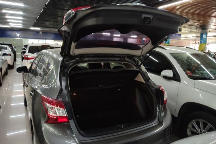 Used Nissan Tiida 2016 1.6L CVT Cool Dynamic Edition
