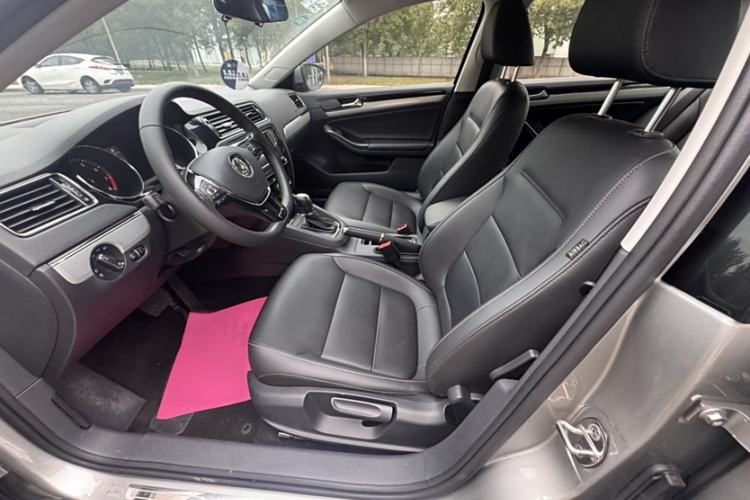 Used Volkswagen Sagitar 2017 230TSI Automatic Comfort Version
