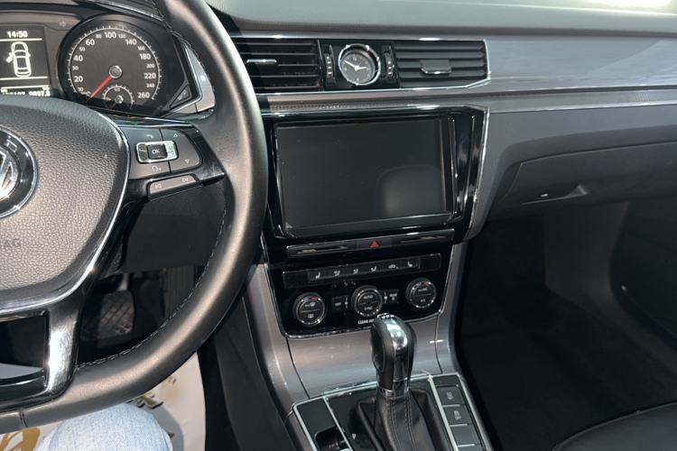 Used Volkswagen Passat 2016 330TSI DSG Luxury Edition
