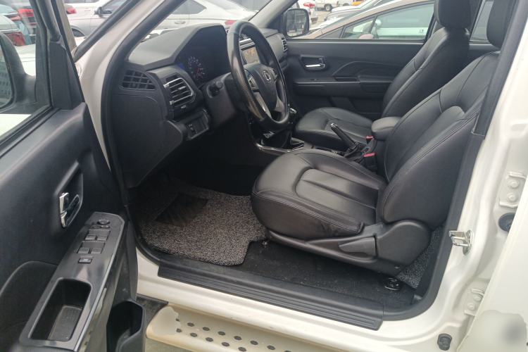 Used Great Wall Wingle 5 2017 2.4L European Version Gasoline Two-Wheel Drive Entry-Level Big Double Cab 4G69S4N