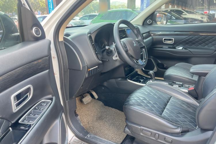 Used Mitsubishi Outlander 2020 2.4L 4x4 Zhi Xiang Edition 5 Seats
