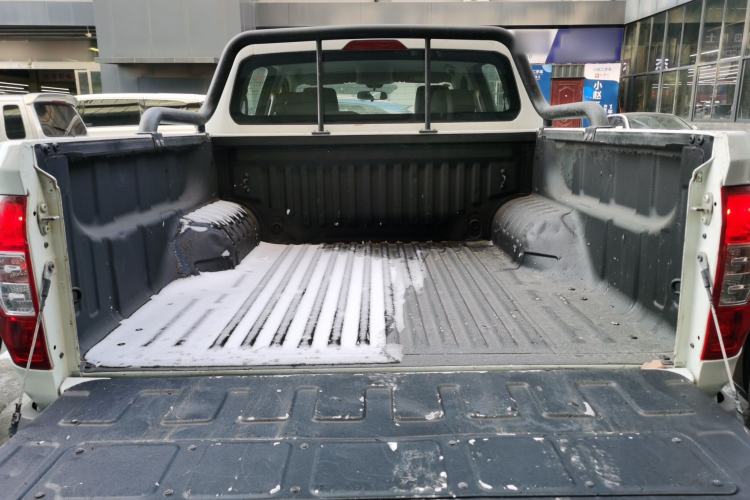 Used SAIC MAXUS T70 2020 2.0T Gasoline Manual Two-Wheel Drive Elite Version Standard Box High Ground Clearance
