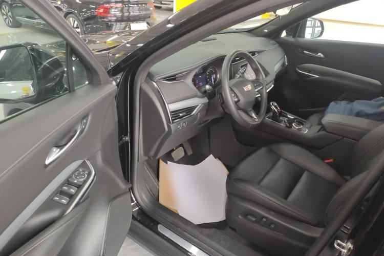 Used Cadillac XT4 2022 28T Two-Wheel-Drive Luxury Version