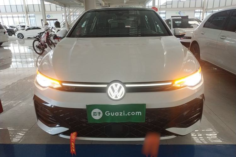 Used Volkswagen Golf 2025 300TSI R-Line
