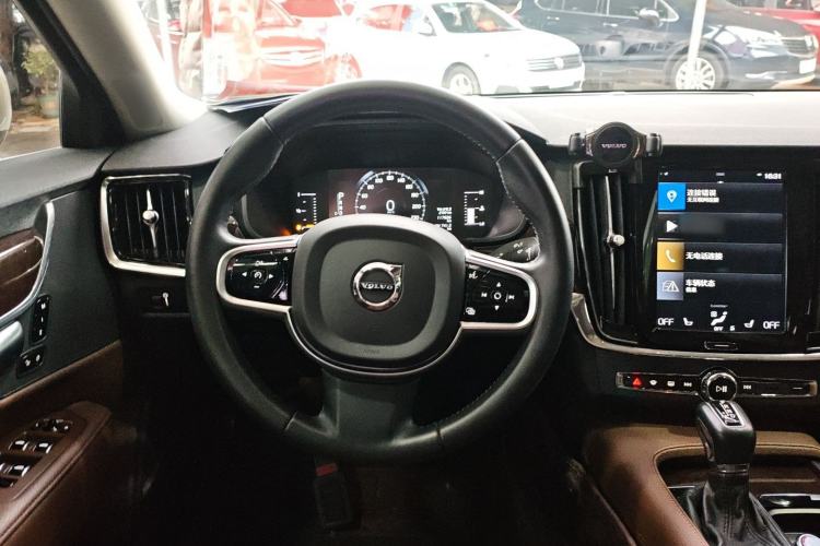 Used Volvo S90 2018 T4 Zhiyuan Edition
