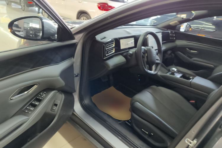 Used BYD Qin L 2025 DM-i Smart Drive 120KM Superior Model
