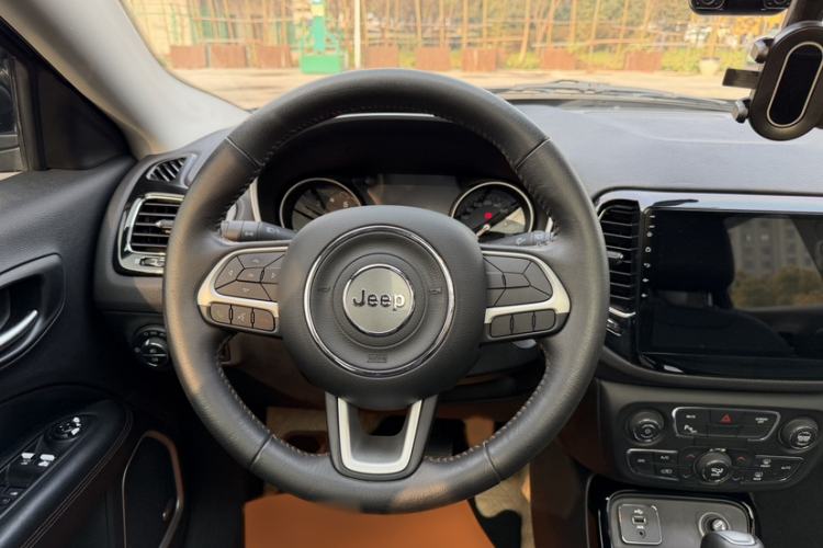 Used  Compass 2017 200T Automatic Prestige Edition
