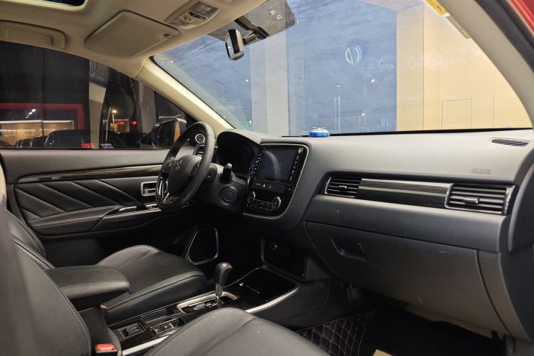 Used Mitsubishi Outlander 2019 2.0L Two-Wheel Drive Comfort Edition 5 Seats China V Standard