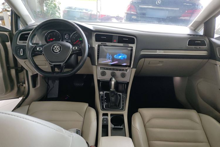 Used Volkswagen Golf 2015 1.4TSI Automatic Luxury Model
