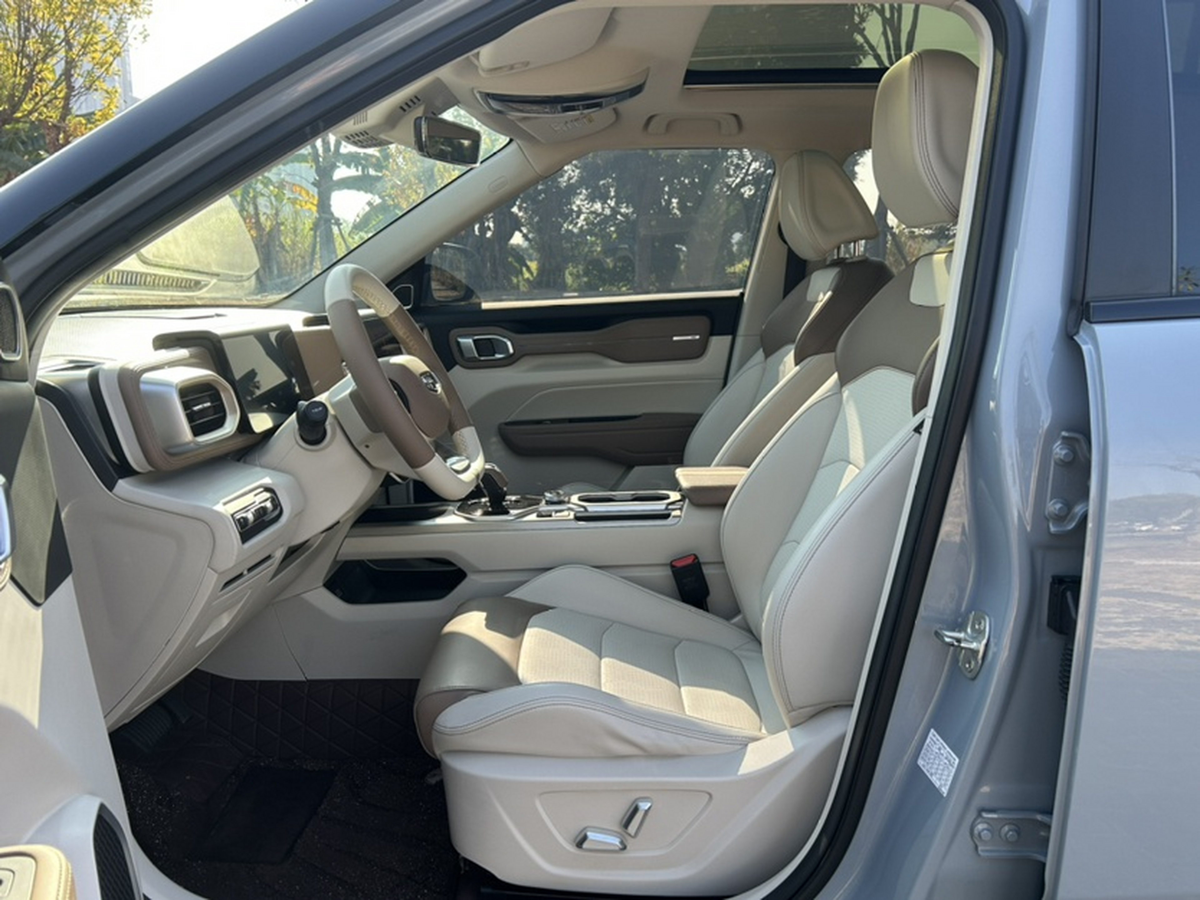 Переднее сиденье в автомобиле