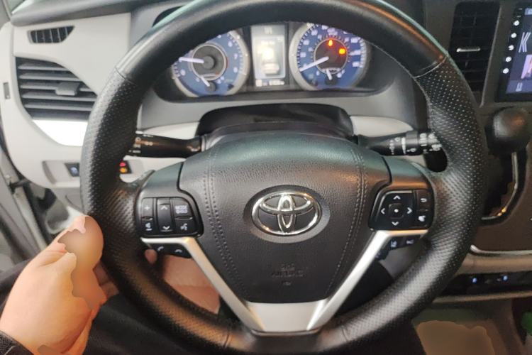 Used Toyota Sienna 2018 3.5L Four-Wheel Drive LE Trim 7 Seats U.S. Specification
