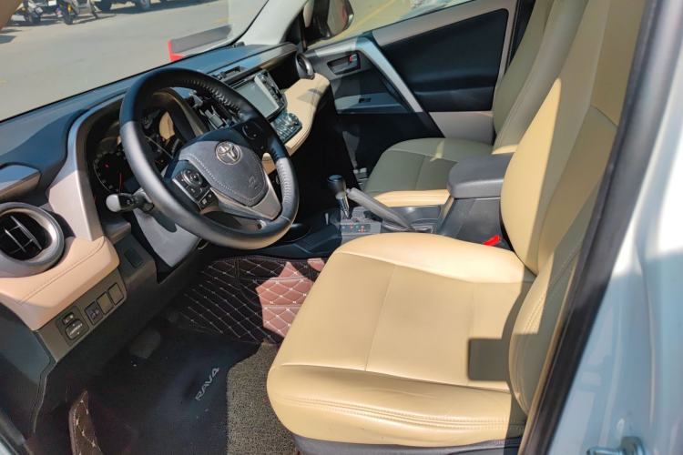 Used Toyota RAV4 2015 2.0L CVT Two-Wheel Drive Fashion Edition
