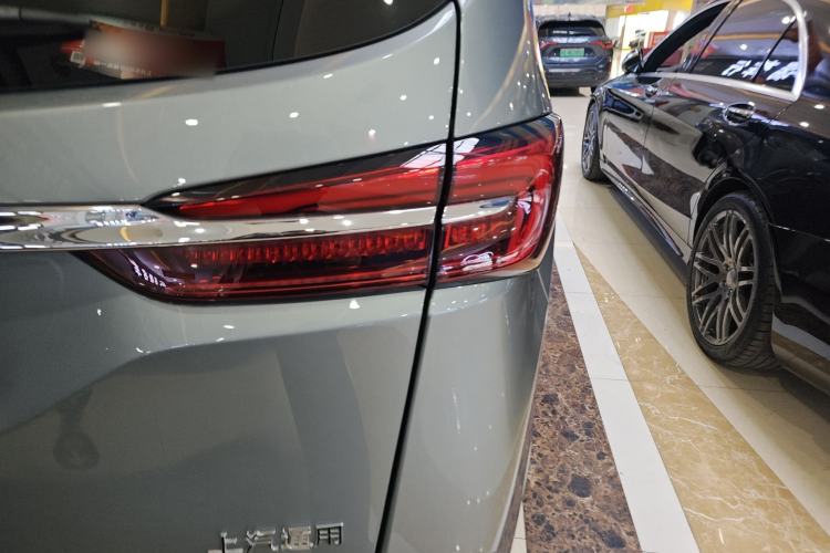 Used Buick GL8 2023 Facelifted Land Cruiser Executive Luxury Version