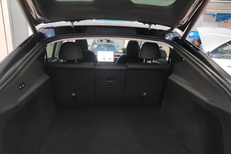 Used Tesla Model Y 2025 Long-Range All-Wheel-Drive Version