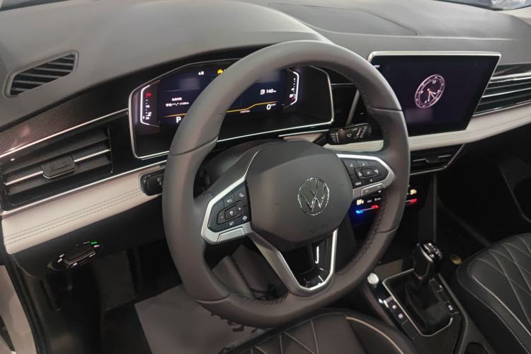 Used Volkswagen Tiguan L 2024 300TSI Automatic Two-Wheel Drive Smart Edition
