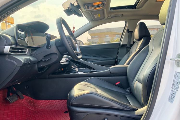 Used Hyundai Elantra 2023 1.5L CVT LUX Prestige Edition
