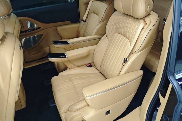 Used VOYAH Dream 2025 PHEV Four-Wheel-Drive Flagship Kunpeng Edition
