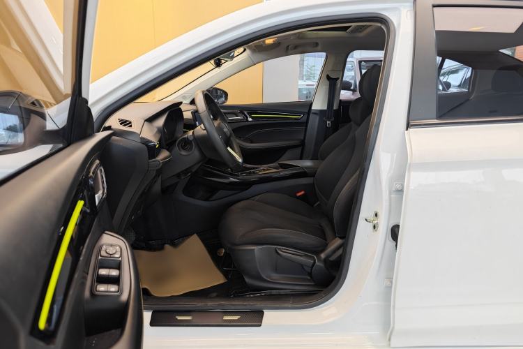 Used Roewe i5 2021 1.5L CVT Platinum Edition
