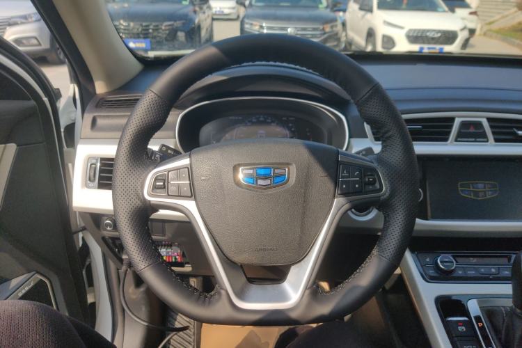 Used Geely Auto Emgrand X7 Sport 2018 1.8TD Automatic Two-Wheel Drive Smart Connect 4G Internet Edition
