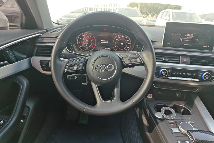 Used Audi A4L 2018 30th Anniversary Edition 40 TFSI Fashion Model
