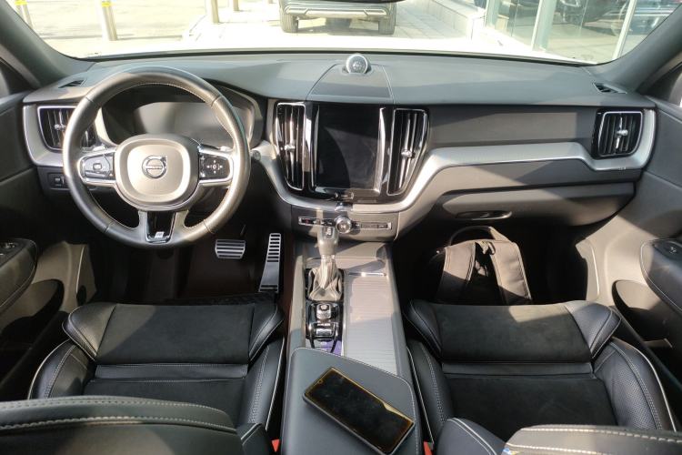 Used Volvo XC60 2019 T5 4x4 Smart & Dynamic Sport Edition China VI Standard
