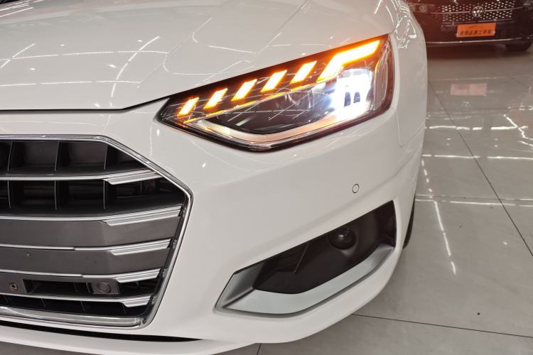 Used Audi A4L 2020 40 TFSI Fashionable and Elegant Model
