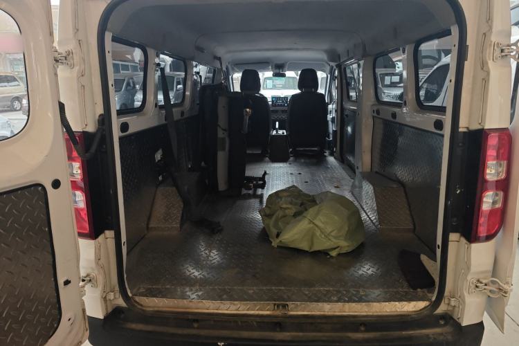 Used Wuling Yangguang 2024 300KM Comfort Version Passenger Van 75kW
