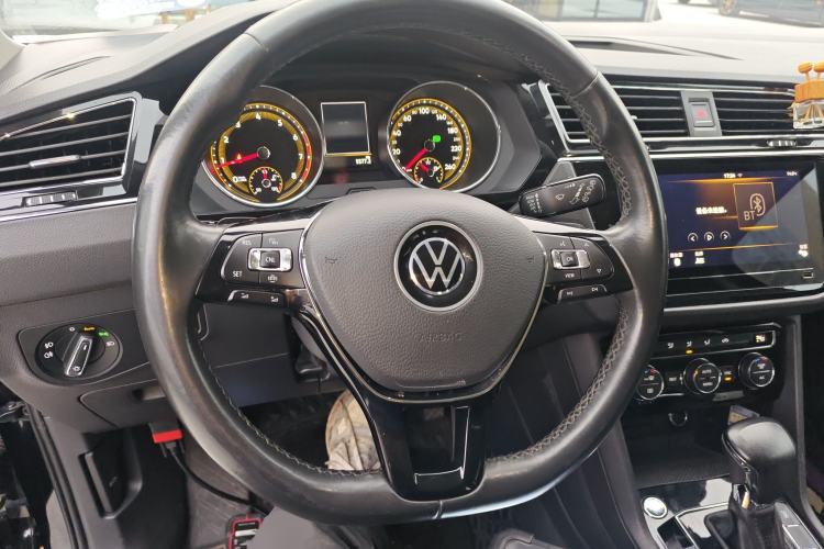 Used Volkswagen Tiguan L 2021 330TSI Automatic Two-Wheel Drive Smart Edition
