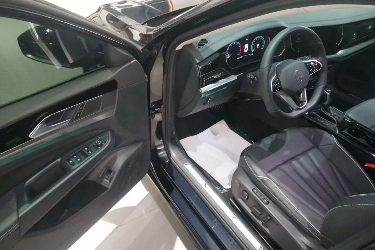 Used Volkswagen Passat 2024 380TSI Dragon Glory Edition
