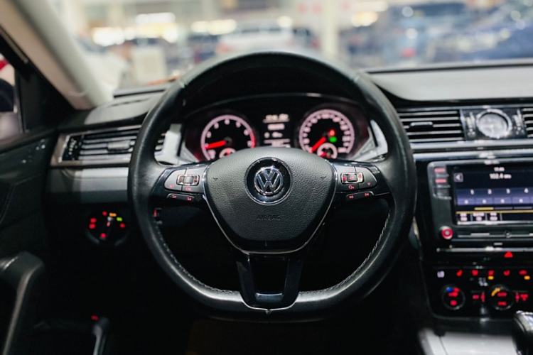 Used Volkswagen Passat 2017 330TSI DSG Luxury Edition
