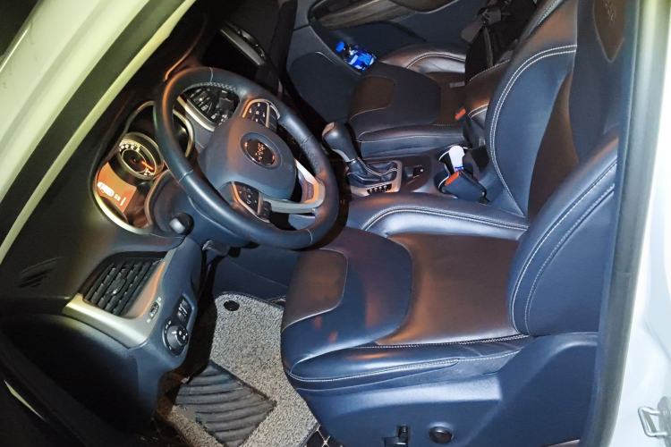 Used  Cherokee 2016 2.4L Professional Edition