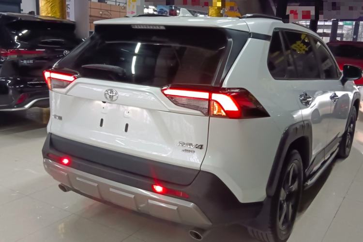 Used Toyota RAV4 2022 2.0L CVT 4x4 Fashion Edition
