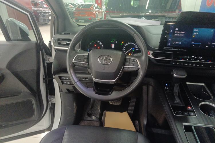 Used Toyota Sienna 2023 2.5L Hybrid Deluxe Edition
