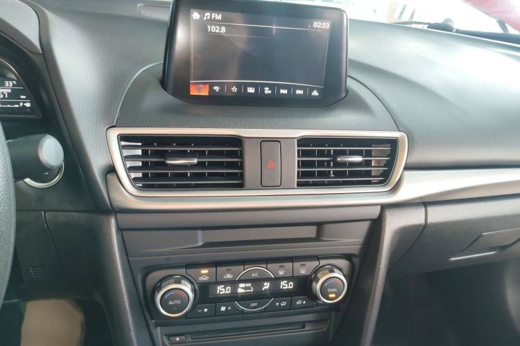 Used Mazda Mazda 3 Axela 2019 Cloud-Controlled Sedan 1.5L Automatic Luxury Model China VI Standard
