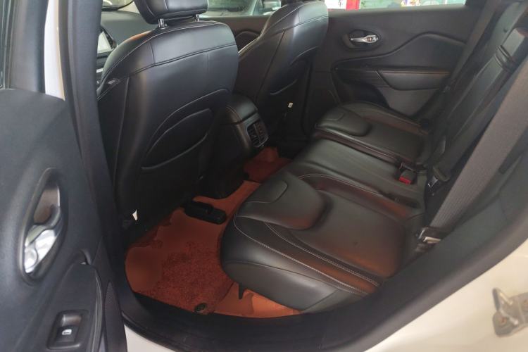 Used  Cherokee 2016 2.0L Superior Edition
