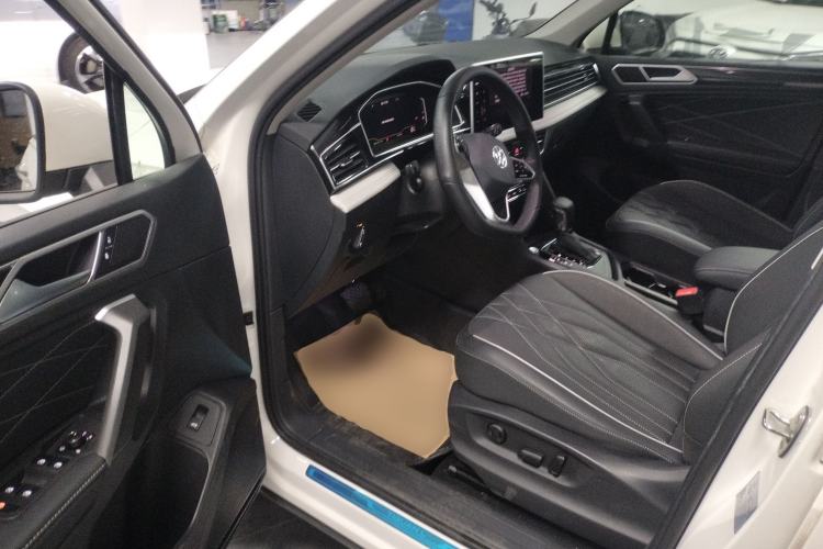 Used Volkswagen Tiguan L 2023 330TSI Automatic Two-Wheel Drive Smart Edition
