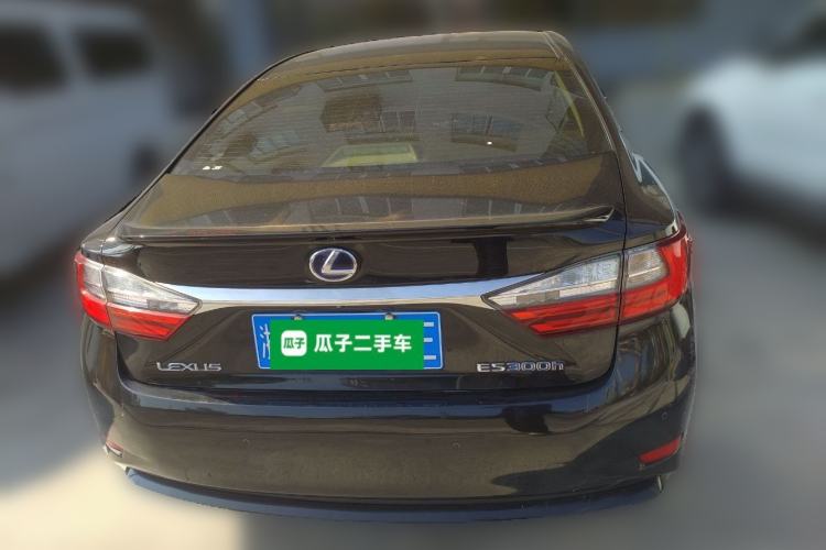 Used Lexus ES 2015 300h Comfort Edition
