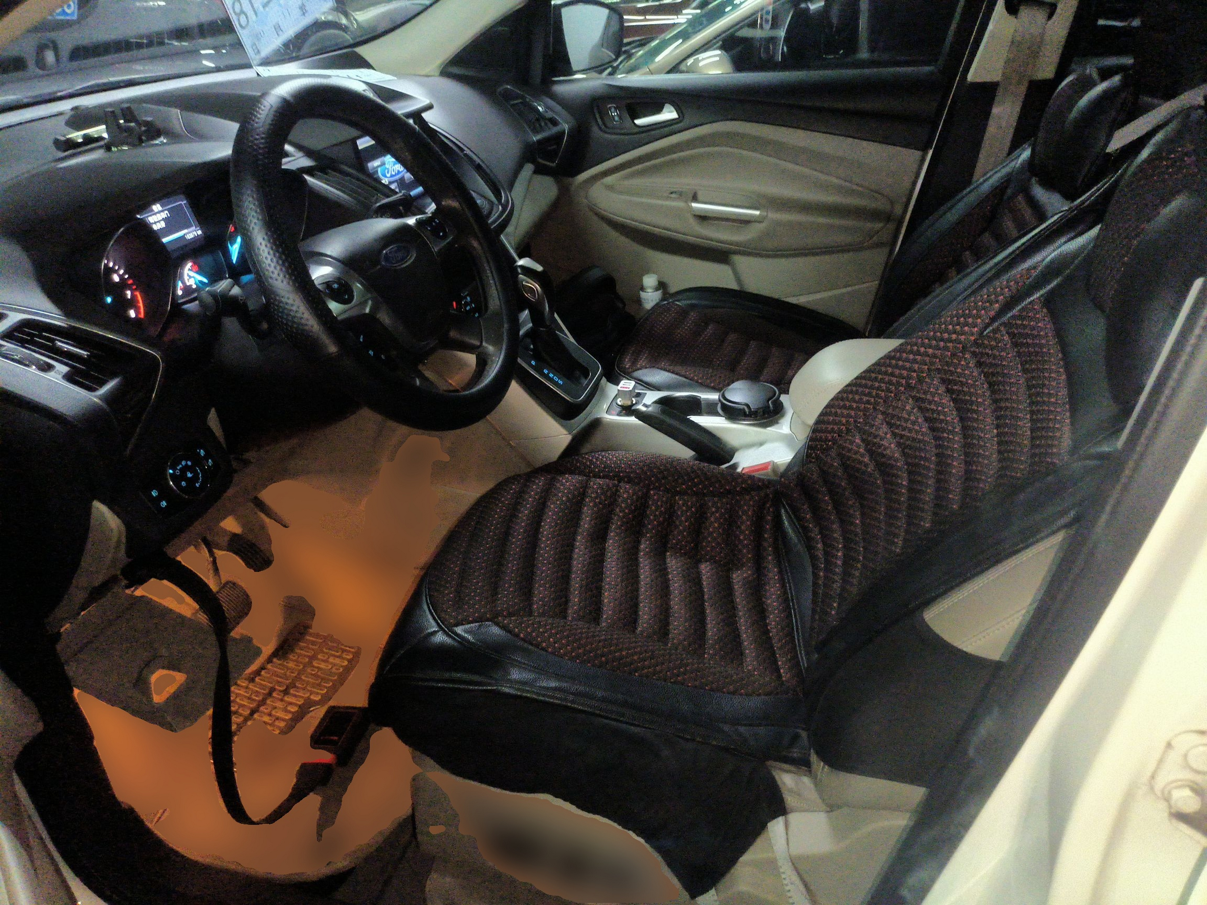 Переднее сиденье в автомобиле