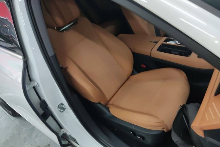 Used VOYAH PASSION 2024 PHEV Four-Wheel Drive Ultra-Long Range Flagship Model
