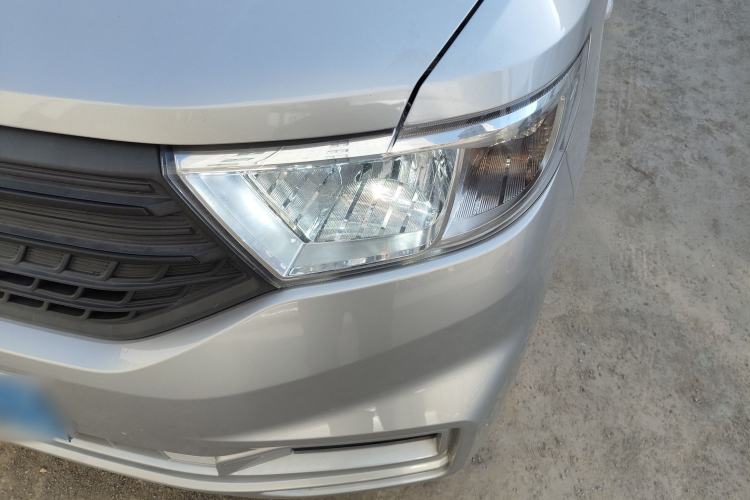 Used Wuling Hongguang V 2022 1.5L Jingqu Edition Enclosed-Window Vehicle with Electric Power Steering LAR
