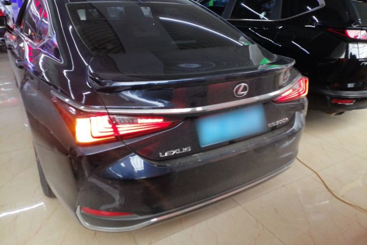 Used Lexus ES 2021 300h Excellence Edition
