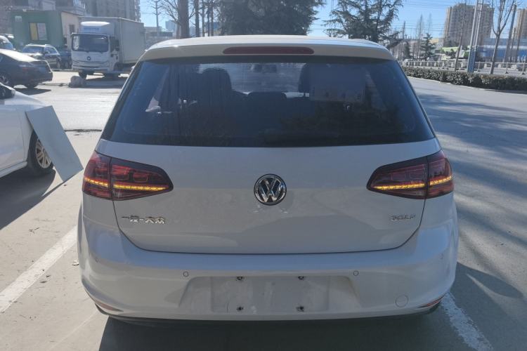 Used Volkswagen Golf 2017 1.6L Automatic Comfort Million-Vehicle Anniversary Edition
