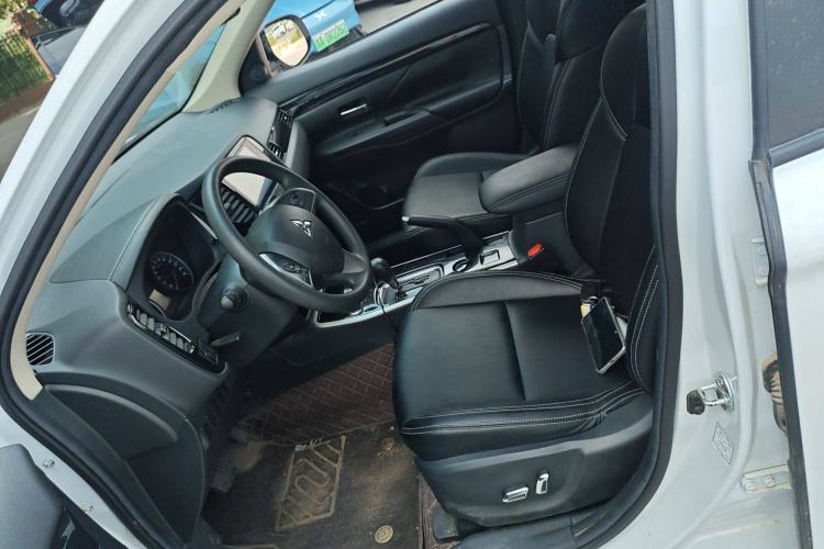 Used Mitsubishi Outlander 2021 Revised Version 2.0L Two-Wheel Drive Comfort Edition 5 Seats
