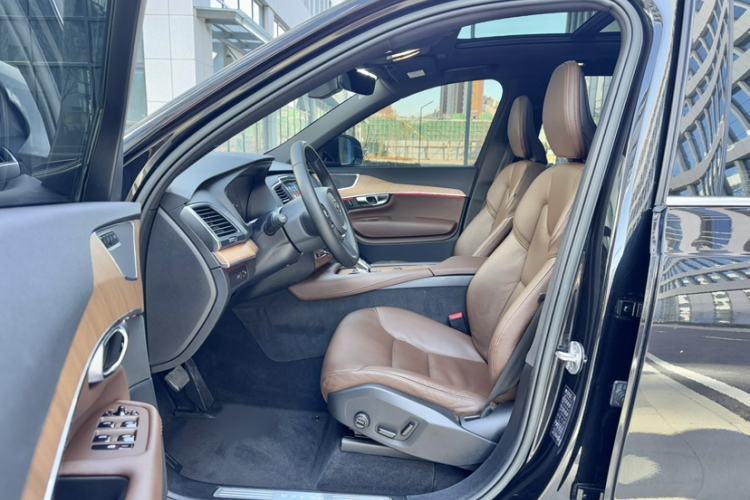 Used Volvo XC90 2023 B5 SmartDrive Luxury Edition 5 Seats
