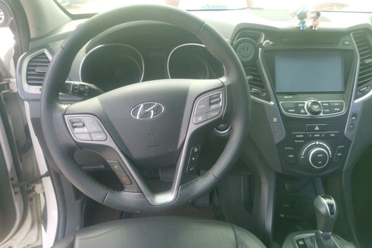 Used Hyundai Santa Fe 2015 2.4L Automatic Two-Wheel Drive Smart Version 5 Seats
