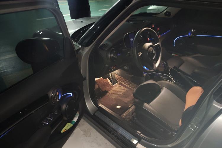 Used MINI MINI 2023 1.5T COOPER Artist Five-Door Edition
