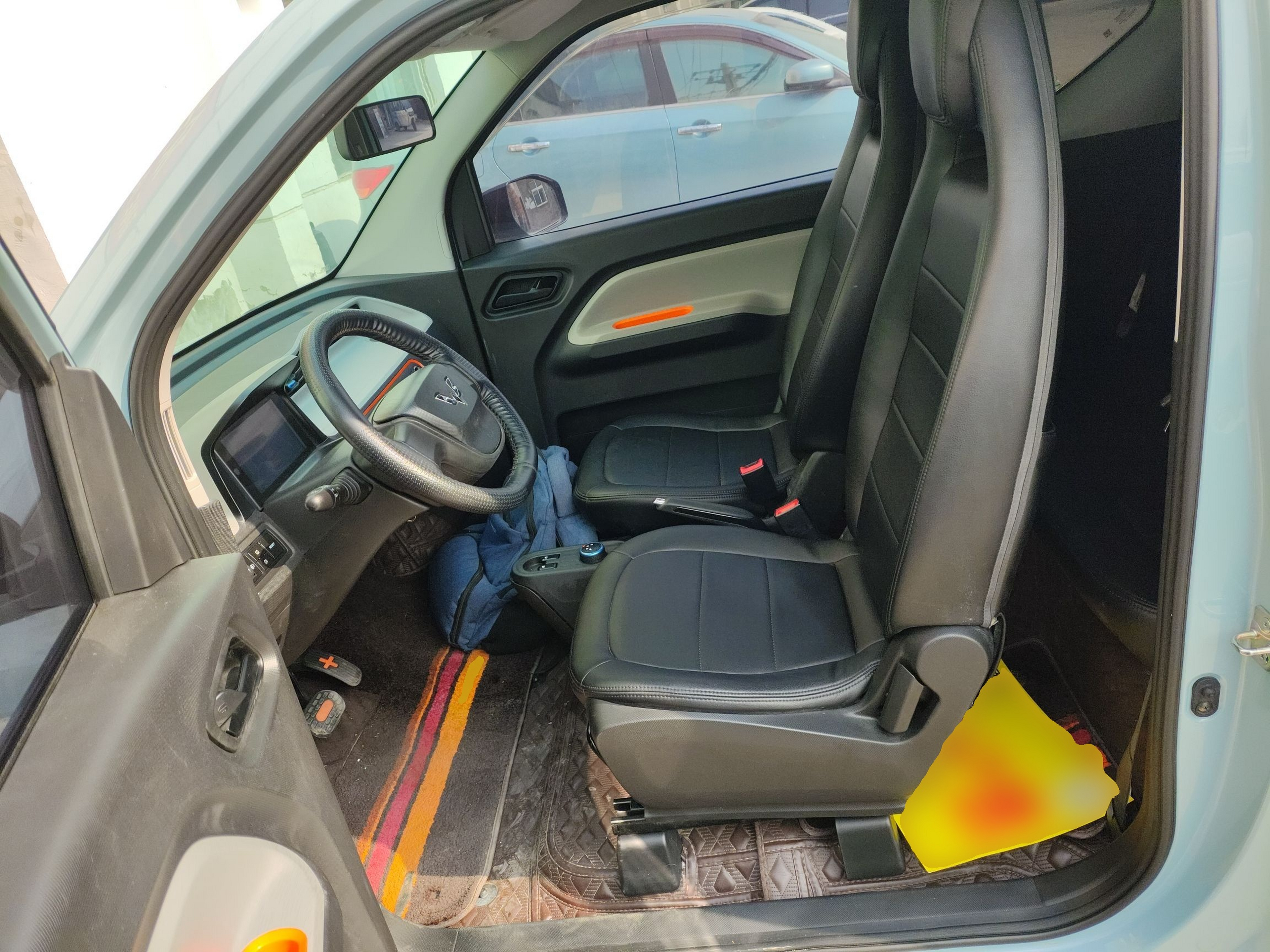 Переднее сиденье в автомобиле