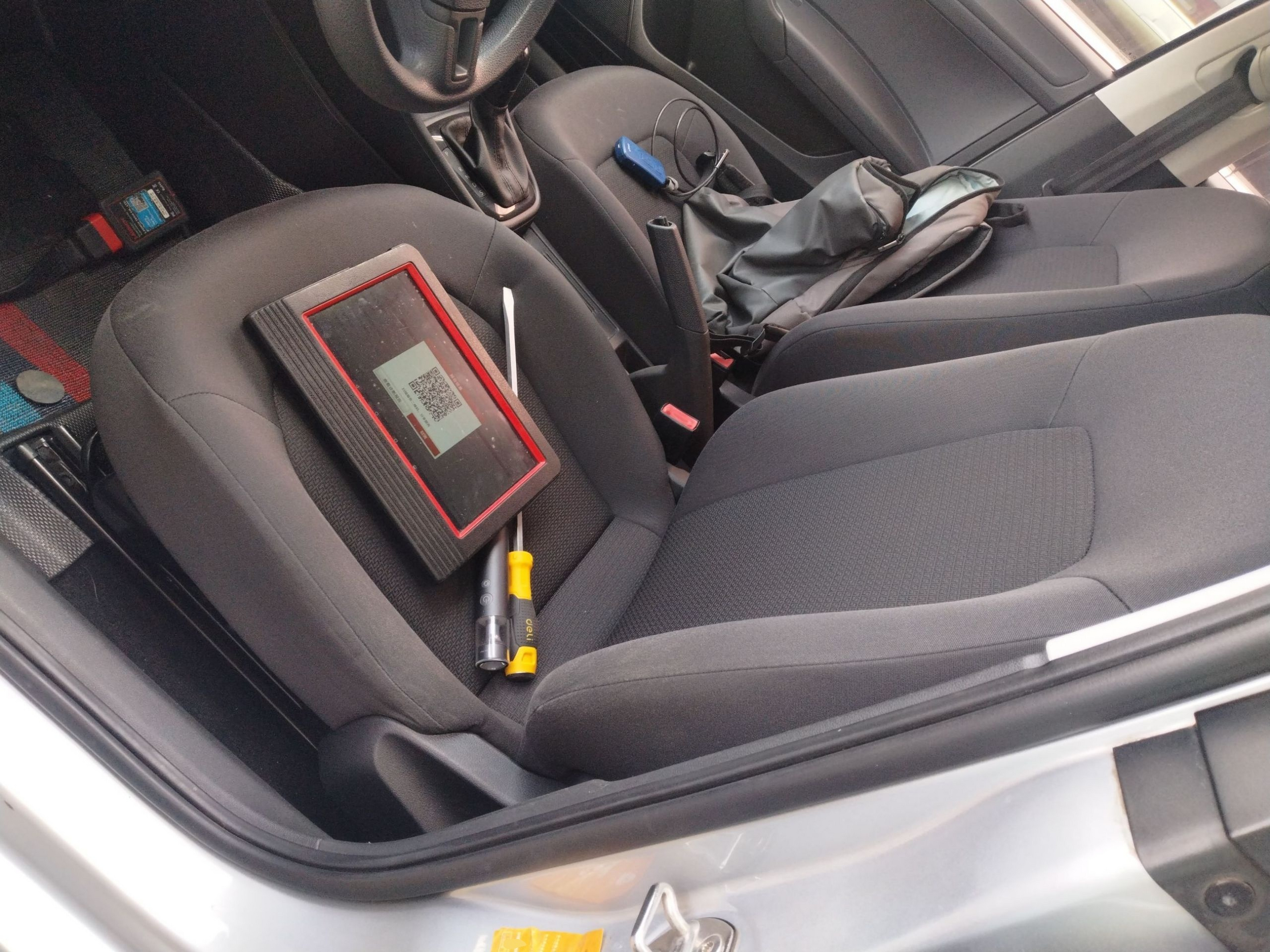 Переднее сиденье в автомобиле