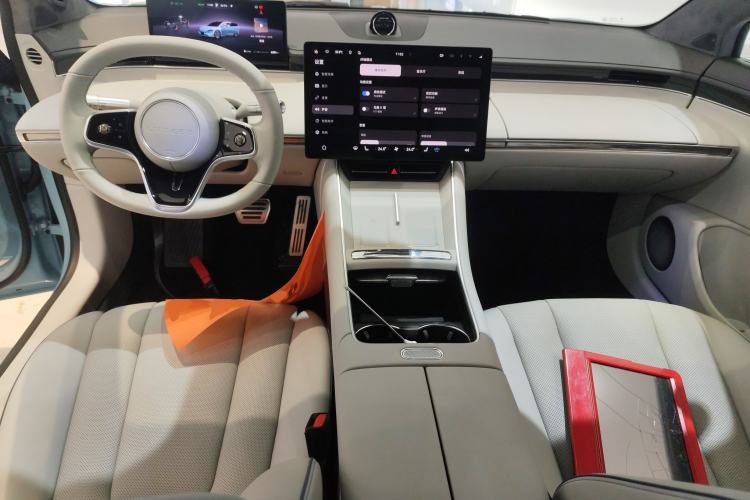 Used Hima Luxeed S7 2025 705 km Max
