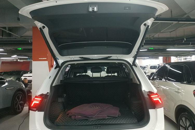 Used Volkswagen Tiguan L 2022 380TSI Automatic All-Wheel Drive R-Line Enhanced Comfort 7-Seater
